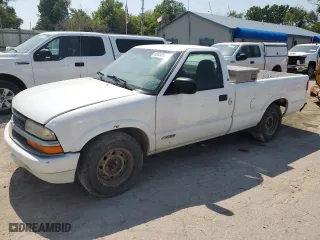 2000 Chevrolet S-10 LS with VIN 1GCCS14W8Y8205574, listed as a Copart auction lot 69650574 with 188,915 mi miles and Clean Title. Bid and sale history available at carsss.com. Image 1.