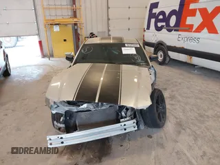 2014 Ford Mustang V6 z VIN 1ZVBP8AM3E5318738, wystawiony jako IAAI lot #42860321 z przebiegiem Nie podano mil oraz . Historia ofert i sprzedaży dostępna na DreamBid. Obrazek 12.