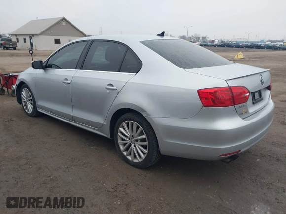 2014 Volkswagen Jetta SEL z VIN 3VWL17AJ4EM442937, wystawiony jako IAAI lot #41577157 z przebiegiem 98 171 mil mil oraz . Historia ofert i sprzedaży dostępna na DreamBid. Obrazek 3.