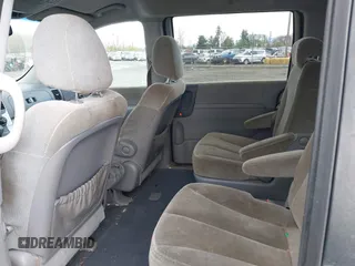 2008 Kia Sedona LX with VIN KNDMB233886206088, listed as a IAAI auction lot 41948185 with 203,327 mi miles. Bid and sale history available at carsss.com. Image 8.