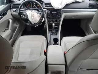 2018 Volkswagen Passat S z VIN 1VWAA7A35JC007820, wystawiony jako Copart lot #43833425 z przebiegiem 78 434 mil mil oraz Szkoda całkowita • Salvage title. Historia ofert i sprzedaży dostępna na DreamBid. Obrazek 8.