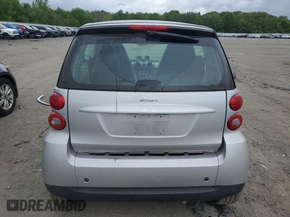 2008 Smart fortwo Pure z VIN WMEEJ31XX8K195221, wystawiony jako Copart lot #57217555 z przebiegiem 54 525 mil mil oraz Tytuł czysty. Historia ofert i sprzedaży dostępna na DreamBid. Obrazek 6.