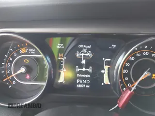 2020 Jeep Wrangler Unlimited Sport S z VIN 1C4HJXDN0LW347487, wystawiony jako IAAI lot #41449066 z przebiegiem 44 007 mil mil oraz . Historia ofert i sprzedaży dostępna na DreamBid. Obrazek 7.