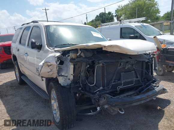 2013 GMC Yukon SLT with VIN 1GKS1CE0XDR276496, listed as a IAAI auction lot 42036042 with 157,047 mi miles. Bid and sale history available at carsss.com. Image 1.