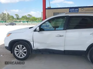 2011 Kia Sorento EX with VIN 5XYKUDA22BG008845, listed as a IAAI auction lot 41911107 with 207,362 mi miles. Bid and sale history available at carsss.com. Image 6.