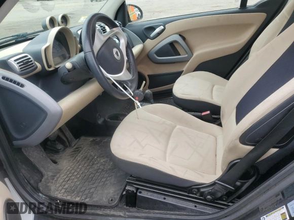 2008 Smart fortwo Pure z VIN WMEEJ31XX8K195221, wystawiony jako Copart lot #57217555 z przebiegiem 54 525 mil mil oraz Tytuł czysty. Historia ofert i sprzedaży dostępna na DreamBid. Obrazek 7.