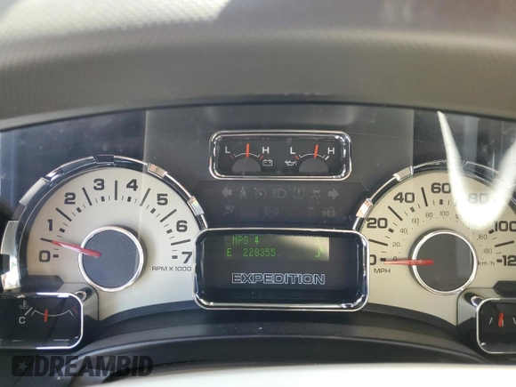 2013 Ford Expedition XLT z VIN 1FMJU1H51DEF13423, wystawiony jako Copart lot #60702695 z przebiegiem 228 355 mil mil oraz Szkoda całkowita • Salvage title. Historia ofert i sprzedaży dostępna na DreamBid. Obrazek 9.