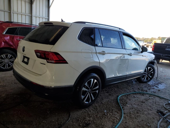 2024 Volkswagen Tiguan S with VIN 3VVFB7AX7RM046672, listed as a Copart auction lot 86002274 with 15,211 mi miles and Salvage Title. Bid and sale history available at carsss.com. Image 3.
