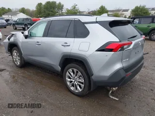 2025 Toyota RAV4 XLE Premium z VIN 2T3A1RFV6SC503413, wystawiony jako IAAI lot #41946001 z przebiegiem 831 mil mil oraz . Historia ofert i sprzedaży dostępna na DreamBid. Obrazek 3.