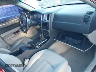 2007 Chrysler 300 C with VIN 2C3KA63H87H697826, listed as a IAAI auction lot 41819347 with 999,999 mi miles. Bid and sale history available at carsss.com. Image 5.