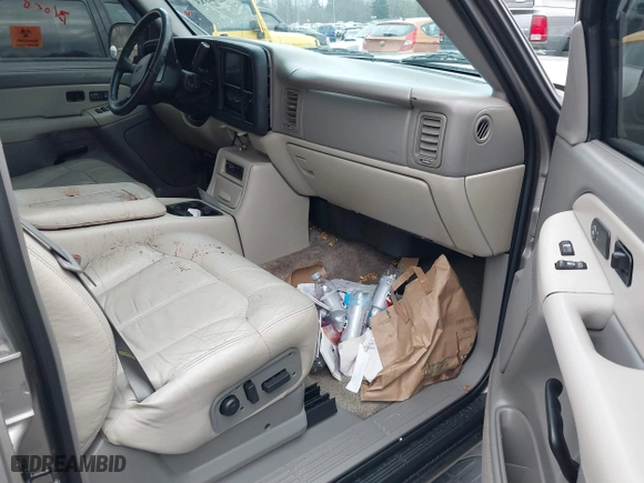 2001 Chevrolet Tahoe LS with VIN 1GNEK13TX1J213942, listed as a IAAI auction lot 41568563 with 130,647 mi miles. Bid and sale history available at carsss.com. Image 5.