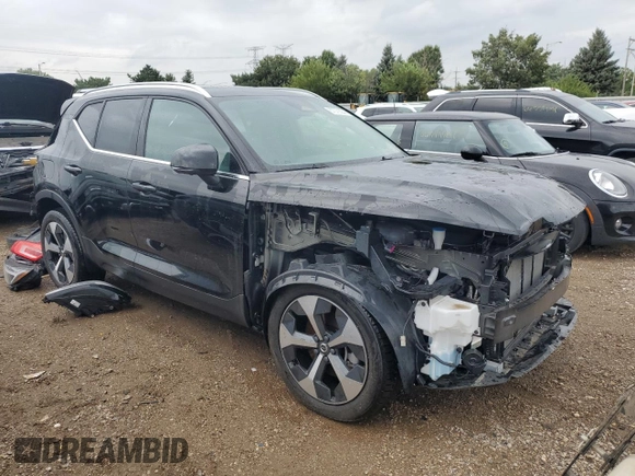 2023 Volvo XC40 Ultimate Bright Theme с VIN YV4L12UA1P2075634, выставлен на аукционе Copart как лот 67070524 с пробегом Не указан миль и Списание • Salvage title. История ставок и продаж доступна на DreamBid. Изображение 4.