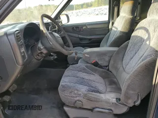 2001 GMC Sonoma SLS w/1SF Pkg with VIN 1GTCS195618199683, listed as a Copart auction lot 85921454 with 186,996 mi miles and Salvage Title. Bid and sale history available at carsss.com. Image 7.