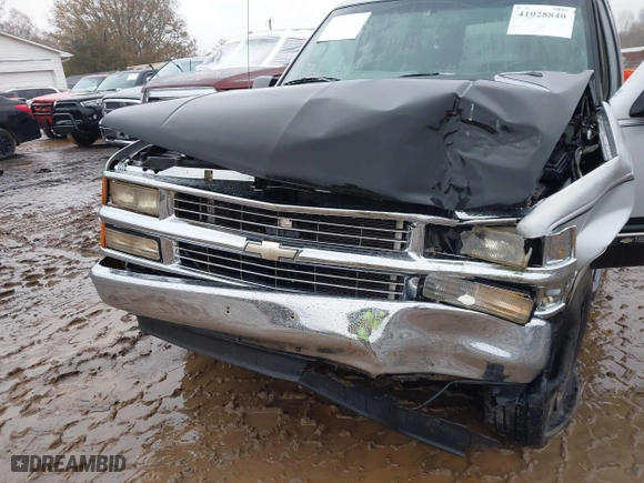 1997 Chevrolet Tahoe with VIN 1GNEK13R0VJ351919, listed as a IAAI auction lot 41028840 with 218,937 mi miles. Bid and sale history available at carsss.com. Image 11.