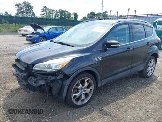 2013 Ford Escape Titanium z VIN 1FMCU9J93DUC06684, wystawiony jako IAAI lot #42606418 z przebiegiem 109 270 mil mil oraz . Historia ofert i sprzedaży dostępna na DreamBid. Obrazek 2.