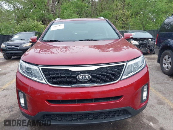 2014 Kia Sorento LX with VIN 5XYKT4A75EG480122, listed as a IAAI auction lot 42113975 with 171,754 mi miles and . Bid and sale history available at carsss.com. Image 6.