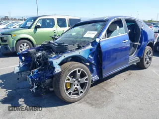 2022 Maserati Levante GT z VIN ZN661XUA1NX390431, wystawiony jako IAAI lot #41825681 z przebiegiem 14 591 mil mil oraz . Historia ofert i sprzedaży dostępna na DreamBid. Obrazek 17.