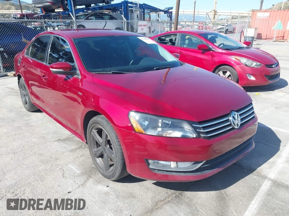 2015 Volkswagen Passat Limited Edition Edition z VIN 1VWAT7A3XFC117991, wystawiony jako IAAI lot #41947059 z przebiegiem 111 981 mil mil oraz . Historia ofert i sprzedaży dostępna na DreamBid. Obrazek 1.