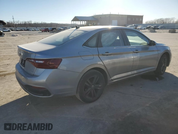 2022 Volkswagen Jetta SE with VIN 3VW7M7BU8NM004469, listed as a Copart auction lot 41758645 with 39,124 mi miles and Salvage title. Bid and sale history available at DreamBid. Image 3.
