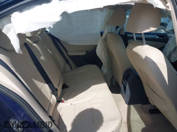 2014 Volkswagen Jetta TDI w/Premium/Nav with VIN 3VWLL7AJ3EM381929, listed as a IAAI auction lot 42539178 with 101,851 mi miles and . Bid and sale history available at DreamBid. Image 8.