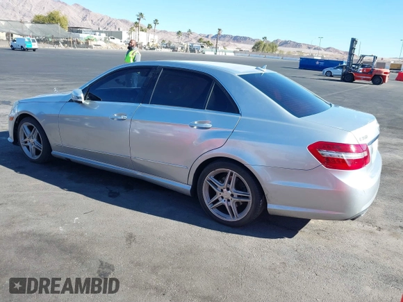 2010 Mercedes-Benz E 350 Luxury z VIN WDDHF5GB2AA052480, wystawiony jako IAAI lot #41361531 z przebiegiem 154 443 mil mil oraz . Historia ofert i sprzedaży dostępna na DreamBid. Obrazek 3.