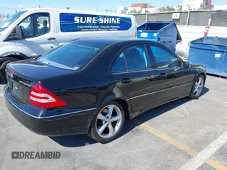 2005 Mercedes-Benz C 230 Kompressor с VIN WDBRF40J75F685297, выставлен на аукционе IAAI как лот 42234956 с пробегом 234 741 миль миль и . История ставок и продаж доступна на DreamBid. Изображение 4.