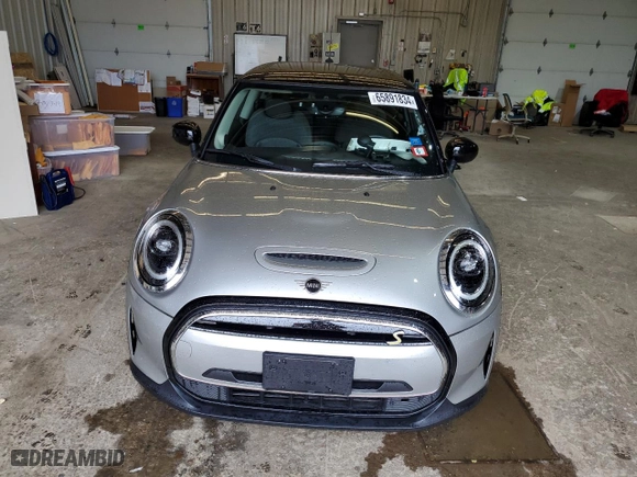 2023 MINI Hardtop 2 Door Cooper SE Signature with VIN WMW13DJ09P2T81795, listed as a Copart auction lot 65891834 with 13,680 mi miles and Salvage Title. Bid and sale history available at carsss.com. Image 5.