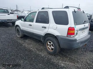 2007 Ford Escape XLT with VIN 1FMYU93147KA19886, listed as a IAAI auction lot 41830517 with 176,099 mi miles. Bid and sale history available at carsss.com. Image 3.