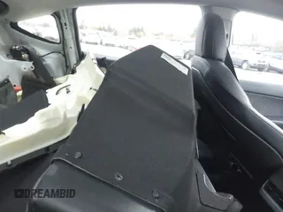 2022 Tesla Model Y Long Range z VIN 7SAYGDEE7NF385207, wystawiony jako IAAI lot #42054449 z przebiegiem 52 834 mil mil oraz . Historia ofert i sprzedaży dostępna na DreamBid. Obrazek 8.