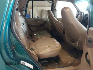 1998 Ford Expedition XLT z VIN 1FMPU18L7WLB31520, wystawiony jako IAAI lot #42240145 z przebiegiem 231 104 mil mil oraz . Historia ofert i sprzedaży dostępna na DreamBid. Obrazek 8.