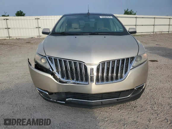 2011 Lincoln MKX z VIN 2LMDJ6JK1BBJ20361, wystawiony jako Copart lot #55584515 z przebiegiem 112 816 mil mil oraz Szkoda całkowita • Salvage title. Historia ofert i sprzedaży dostępna na DreamBid. Obrazek 5.