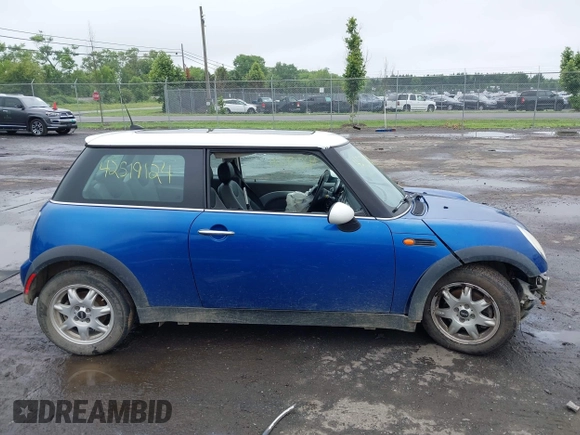 2006 MINI Hardtop with VIN WMWRC33516TK18735, listed as a IAAI auction lot 42519124 with 135,976 mi miles and . Bid and sale history available at DreamBid. Image 14.
