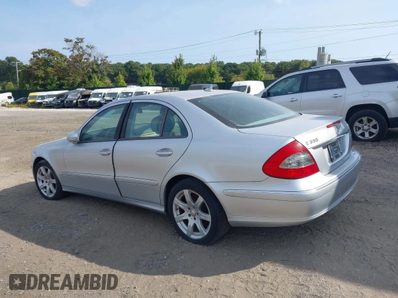 2008 Mercedes-Benz E 350 Luxury z VIN WDBUF87XX8B215837, wystawiony jako IAAI lot #40380820 z przebiegiem 116 170 mil mil oraz . Historia ofert i sprzedaży dostępna na DreamBid. Obrazek 3.