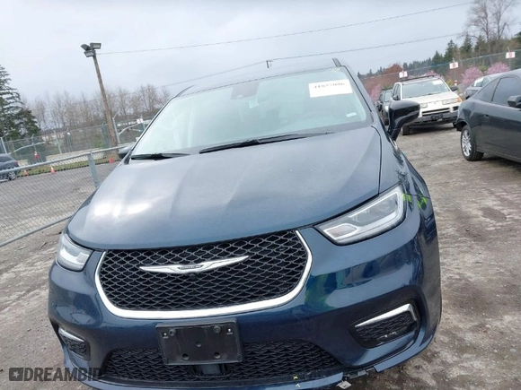 2024 Chrysler Pacifica Hybrid Select with VIN 2C4RC1S73RR188434, listed as a IAAI auction lot 41857086 with NaN miles. Bid and sale history available at carsss.com. Image 12.