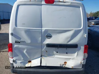 2017 Nissan NV200 S z VIN 3N6CM0KN4HK708196, wystawiony jako IAAI lot #41177290 z przebiegiem 104 398 mil mil oraz . Historia ofert i sprzedaży dostępna na DreamBid. Obrazek 6.