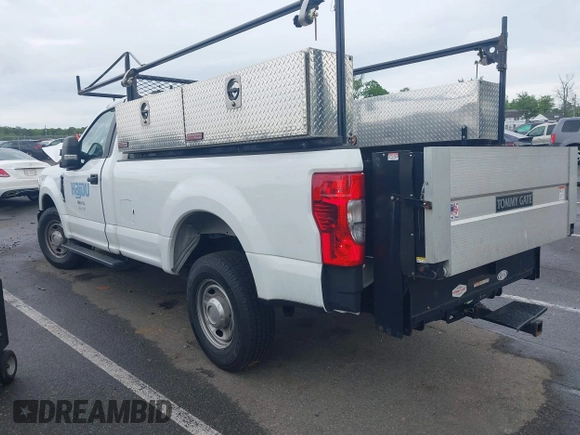 2022 Ford F-250 XL z VIN 1FTBF2A66NEG45011, wystawiony jako IAAI lot #42244779 z przebiegiem 64 524 mil mil oraz . Historia ofert i sprzedaży dostępna na DreamBid. Obrazek 3.