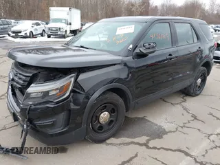 2017 Ford Police Interceptor Utility z VIN 1FM5K8AR6HGE15768, wystawiony jako IAAI lot #41561819 z przebiegiem 176 539 mil mil oraz . Historia ofert i sprzedaży dostępna na DreamBid. Obrazek 2.