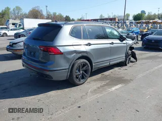 2024 Volkswagen Tiguan SE R-Line Black z VIN 3VV8B7AX0RM231879, wystawiony jako IAAI lot #41924255 z przebiegiem 1 098 mil mil oraz . Historia ofert i sprzedaży dostępna na DreamBid. Obrazek 4.