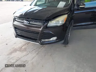 2013 Ford Escape Titanium z VIN 1FMCU0J95DUD22433, wystawiony jako IAAI lot #42495946 z przebiegiem 219 449 mil mil oraz . Historia ofert i sprzedaży dostępna na DreamBid. Obrazek 6.