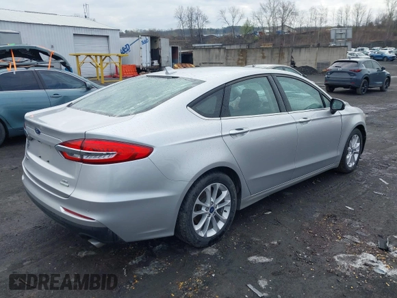 2019 Ford Fusion SE with VIN 3FA6P0HD7KR245691, listed as a IAAI auction lot 42023751 with 32,622 mi miles. Bid and sale history available at carsss.com. Image 4.