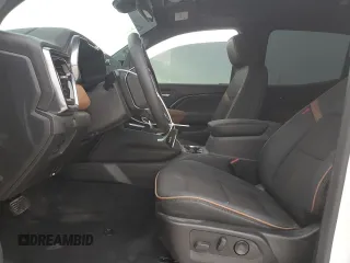 2024 GMC Canyon 4WD AT4 z VIN 1GTP6DEK2R1271647, wystawiony jako Copart lot #47996625 z przebiegiem Nie podano mil oraz Szkoda całkowita • Salvage title. Historia ofert i sprzedaży dostępna na DreamBid. Obrazek 7.