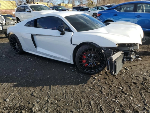2018 Audi R8 Coupe V10 with VIN WUABAAFX5J7902445, listed as a Copart auction lot 80124934 with 0 miles and Salvage Title. Bid and sale history available at carsss.com. Image 4.