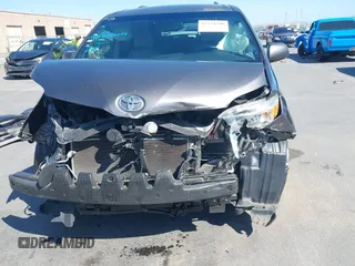 2016 Toyota Sienna LE AAS z VIN 5TDKK3DC3GS759709, wystawiony jako IAAI lot #42374590 z przebiegiem 78 300 mil mil oraz . Historia ofert i sprzedaży dostępna na DreamBid. Obrazek 6.