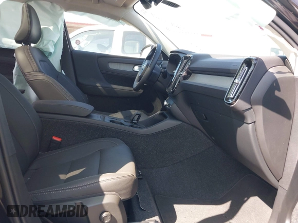 2025 Volvo XC40 Core Bright Theme with VIN YV4L12UJ1S2557593, listed as a IAAI auction lot 42013569 with 1,779 mi miles and . Bid and sale history available at DreamBid. Image 5.