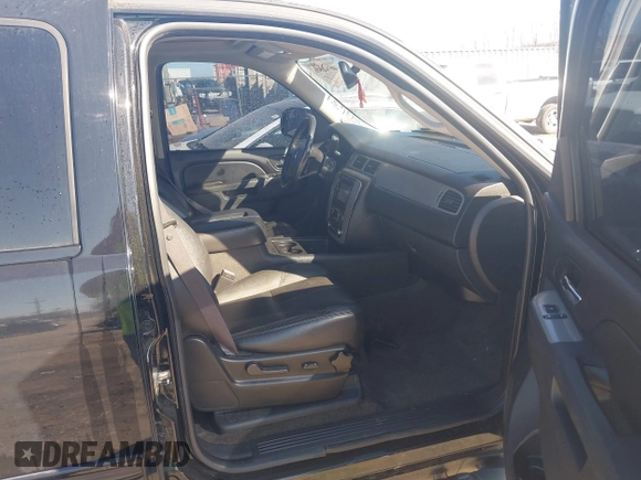 2011 Chevrolet Suburban LT with VIN 1GNSCJE06BR293634, listed as a IAAI auction lot 41742616 with 204,222 mi miles. Bid and sale history available at carsss.com. Image 5.