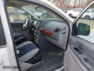 2009 Chrysler Town & Country LX with VIN 2A8HR44E49R566437, listed as a IAAI auction lot 41627397 with 87,290 mi miles. Bid and sale history available at carsss.com. Image 5.