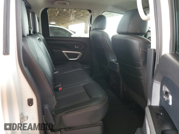 2017 Nissan Titan SV z VIN 1N6AA1E64HN524171, wystawiony jako Copart lot #56764795 z przebiegiem 155 066 mil mil oraz Szkoda całkowita • Salvage title. Historia ofert i sprzedaży dostępna na DreamBid. Obrazek 10.
