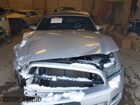 2014 Ford Mustang V6 с VIN 1ZVBP8EM5E5260397, выставлен на аукционе IAAI как лот 41391939 с пробегом 144 035 миль миль и . История ставок и продаж доступна на DreamBid. Изображение 12.