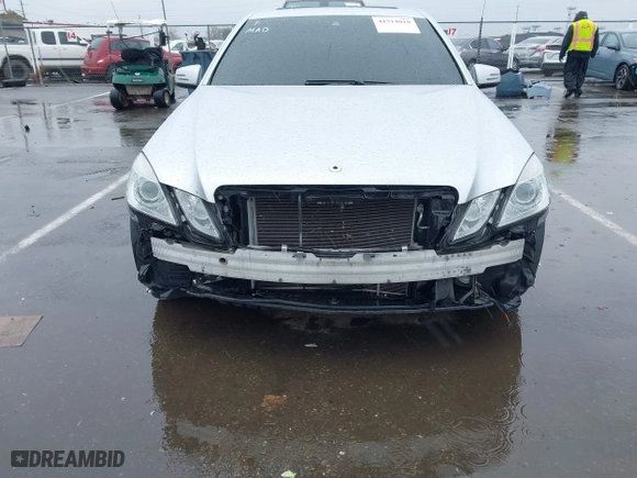 2013 Mercedes-Benz E-Class E 350 Luxury with VIN WDDHF8JB1DA720607, listed as a IAAI auction lot 41514018 with 135,926 mi miles. Bid and sale history available at carsss.com. Image 6.