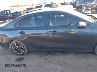2023 Kia Forte LXS z VIN 3KPF24AD8PE654341, wystawiony jako IAAI lot #41261511 z przebiegiem 20 312 mil mil oraz . Historia ofert i sprzedaży dostępna na DreamBid. Obrazek 13.